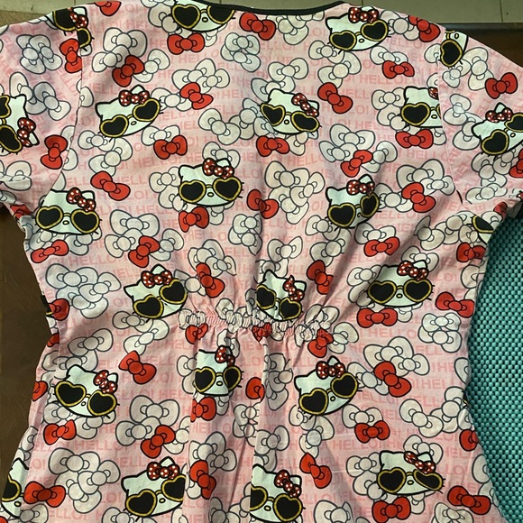 Hello Kitty Medium Scrub top - Picture 2 of 4